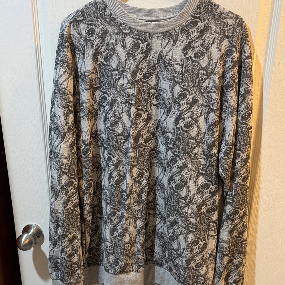 Gray Skull Patterned Men's Sweatshirt